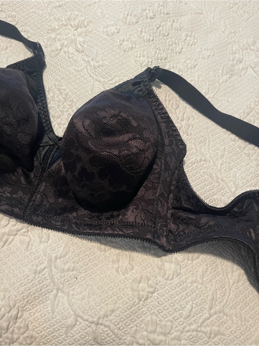Black Bali 38C  Lace Bra - Women's Intimates No wires/Pads Back Closure